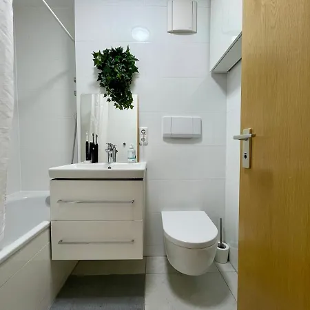 Apartment Cozy, Well Located